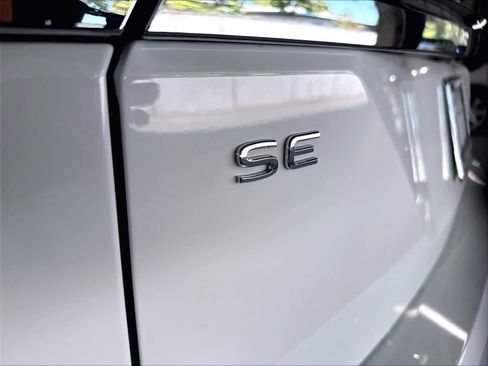 Used 2025 Volkswagen Atlas SE AWD/4WD image 27