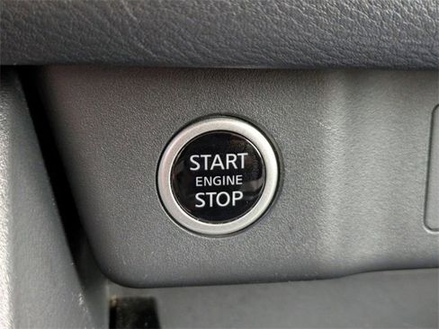 Used 2022 Nissan Rogue SV image 31