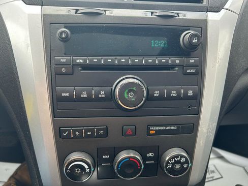 Used 2011 Chevrolet Traverse LT w/ Personal Connectivity Package image 24