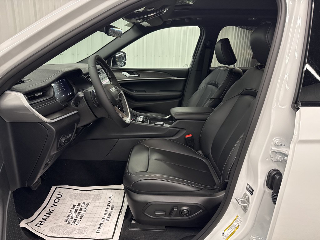 New 2026 Jeep Grand Cherokee Limited AWD/4WD image 17
