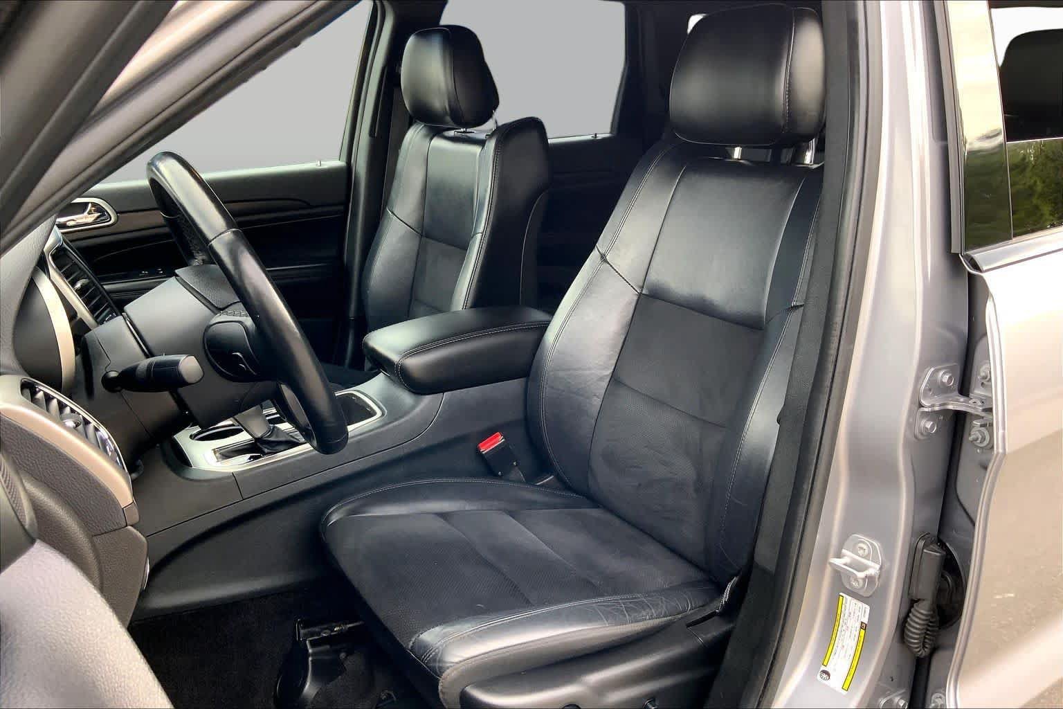 Used 2018 Jeep Grand Cherokee Altitude RWD image 8