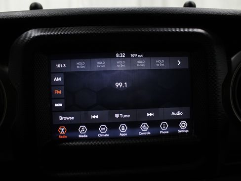 Used 2023 Jeep Gladiator Willys image 13