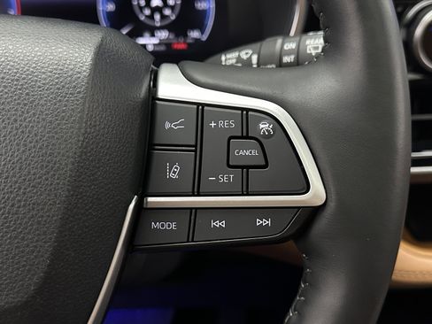 Used 2023 Toyota Highlander Platinum FWD image 23
