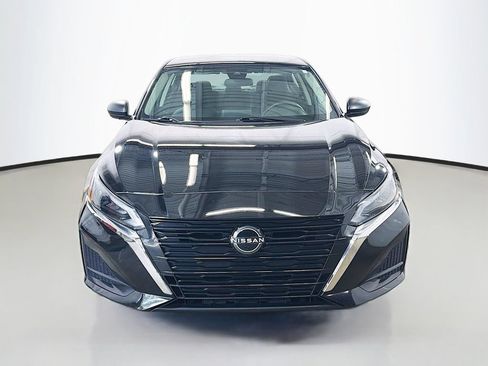 Used 2024 Nissan Altima 2.5 SV FWD image 2