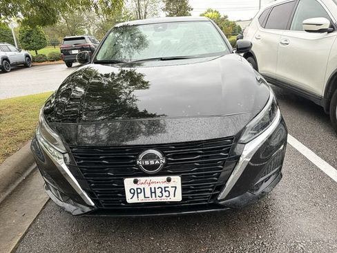 Used 2025 Nissan Altima 2.5 SV FWD image 2