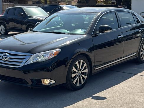 Used 2011 Toyota Avalon Limited image 3