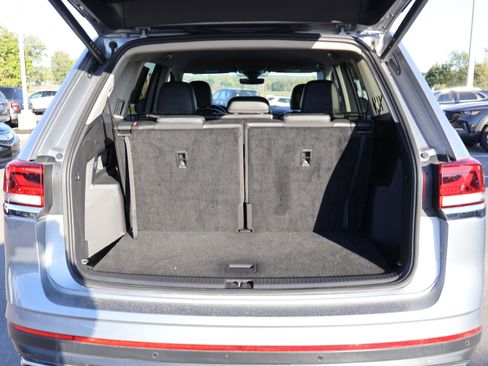 Used 2024 Volkswagen Atlas SE image 12