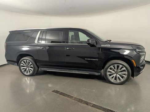 Used 2025 Chevrolet Suburban High Country w/ Sun And Tow Package AWD/4WD image 8