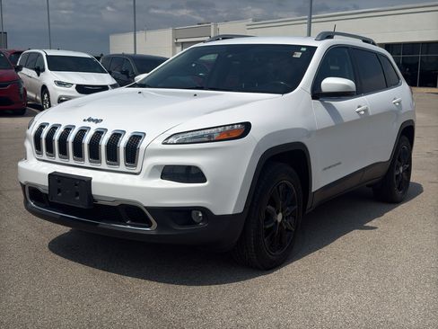 Used 2018 Jeep Cherokee Limited w/ Trailer Tow Group AWD/4WD image 2