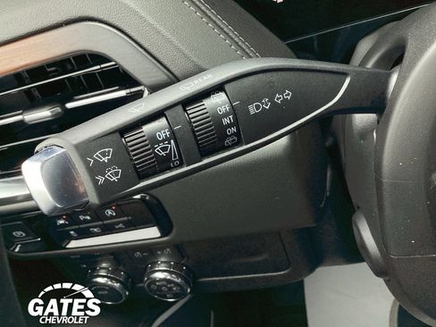Used 2025 GMC Yukon XL Denali AWD/4WD image 27