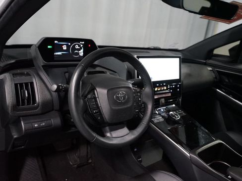 Used 2024 Toyota bZ4X FWD image 7