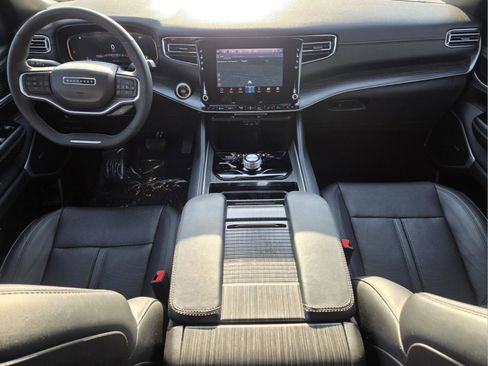 Certified 2023 Jeep Wagoneer L Series II AWD/4WD image 9