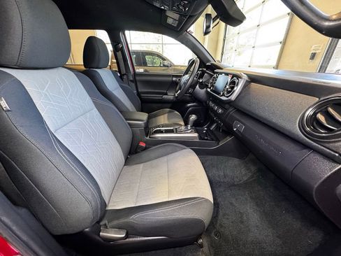 Used 2020 Toyota Tacoma TRD Off-Road w/ Technology Package AWD/4WD image 49