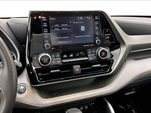 Used 2021 Toyota Highlander XLE FWD image 6