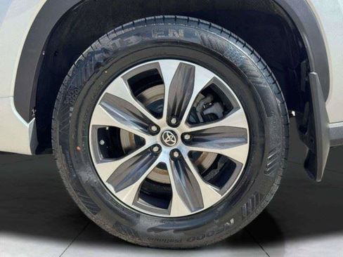 Used 2021 Toyota Highlander XLE AWD/4WD image 73
