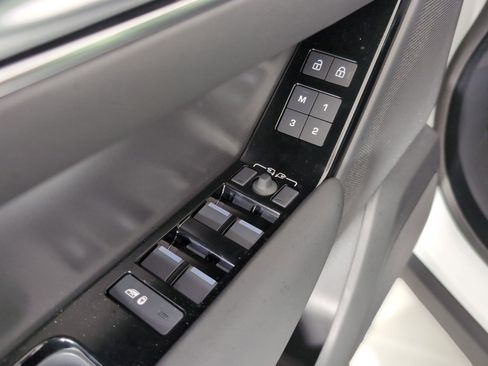 Used 2026 Land Rover Range Rover Velar S image 21