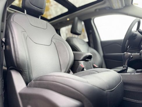 Used 2021 Jeep Cherokee Limited image 23