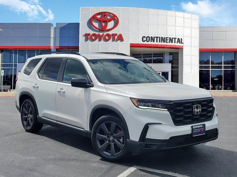 Used 2025 Honda Pilot Sport image 2