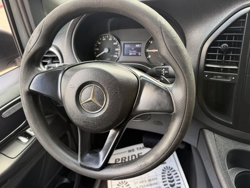 Used 2016 Mercedes-Benz Metris Passenger image 27