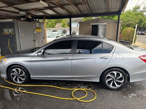 Used 2017 Honda Accord EX-L image 5