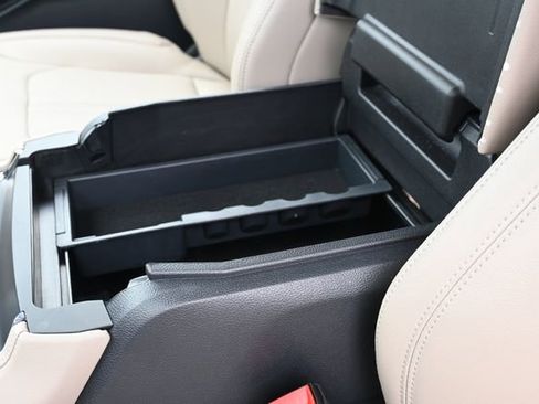 Used 2024 Ford Expedition Limited image 26