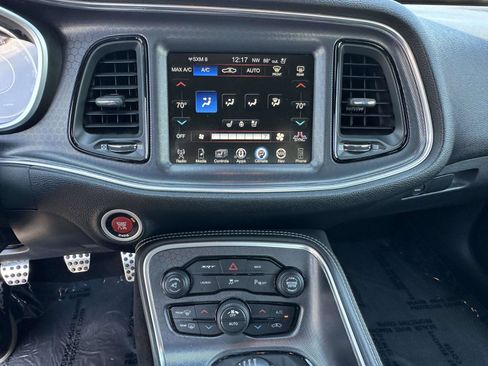 Used 2016 Dodge Challenger SRT RWD image 13