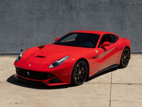Used 2016 Ferrari F12 Berlinetta RWD image 4