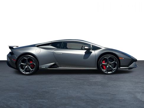 Used 2024 Lamborghini Huracan Tecnica RWD image 2