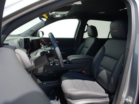 Certified 2025 Chevrolet Traverse Z71 w/ Enhanced Driving Package AWD/4WD image 12