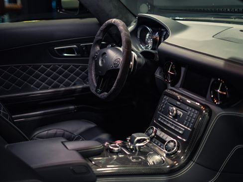 Used 2015 Mercedes-Benz SLS AMG GT Final Edition image 2