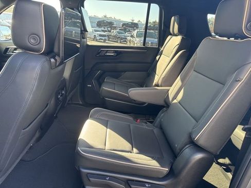 New 2026 Chevrolet Suburban Premier image 12