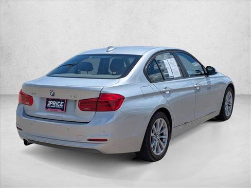 Used 2017 BMW 320i xDrive Sedan AWD/4WD image 5