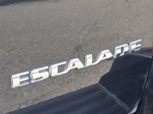 Used 2010 Cadillac Escalade Luxury AWD/4WD image 11