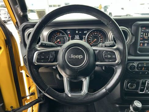 Used 2019 Jeep Wrangler Unlimited Sahara w/ Dual Top Group AWD/4WD image 20