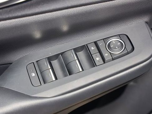 New 2026 Toyota Prius Plug-In Hybrid FWD image 16
