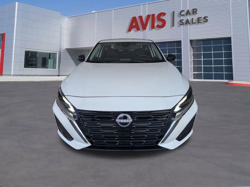 Used 2025 Nissan Altima 2.5 SV FWD image 2