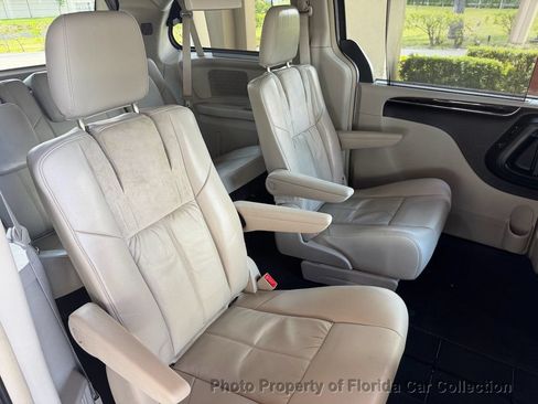 Used 2013 Chrysler Town & Country Limited w/ Luxury Group FWD image 34