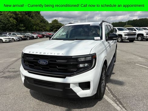 Used 2025 Ford Expedition Max Active AWD/4WD image 8