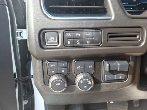 Used 2024 Chevrolet Suburban Z71 w/ Luxury Package AWD/4WD image 20
