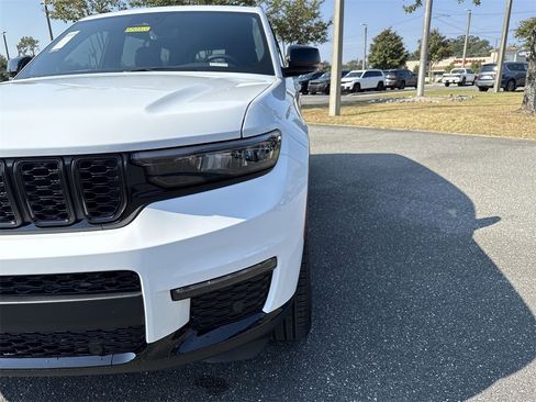 New 2025 Jeep Grand Cherokee L Limited w/ Luxury Tech Group II image 9
