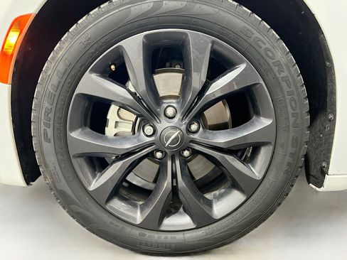 Used 2020 Chrysler Pacifica Touring w/ S Appearance Package image 24