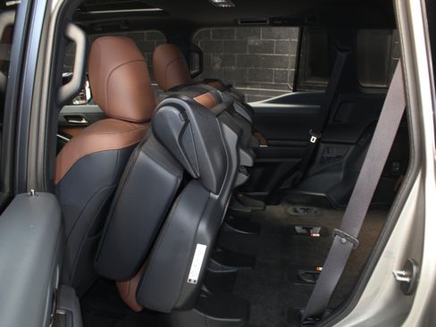 Used 2025 Lexus GX 550 w/ Accessory Package (2T) AWD/4WD image 42