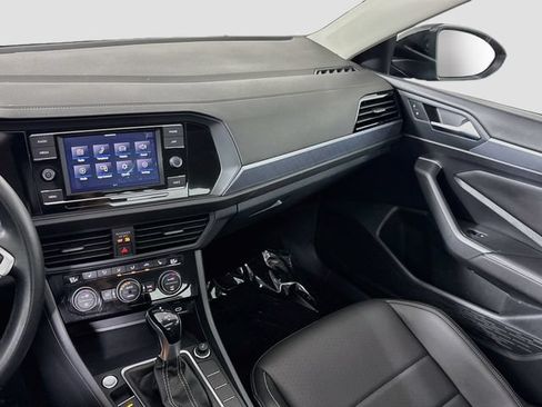 Certified 2022 Volkswagen Jetta SE w/ Panoramic Sunroof Package FWD image 27