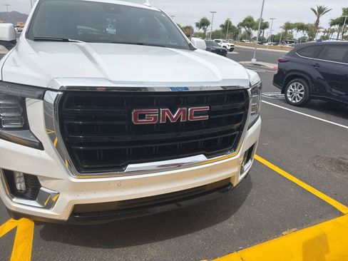 Used 2024 GMC Yukon SLE w/ Gmc Pro Safety Plus Package image 2