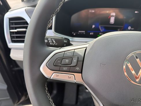 New 2026 Volkswagen Taos SE FWD image 13