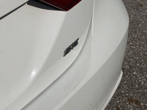 Used 2019 Toyota Camry SE w/ Convenience Package FWD image 9