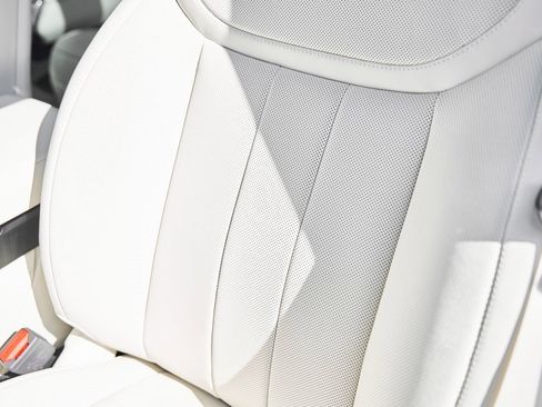 Used 2026 Land Rover Range Rover Long Wheelbase SE image 48