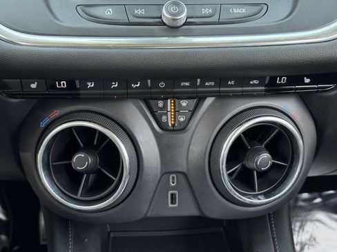 Used 2022 Chevrolet Blazer LT w/ Sound & Technology Package FWD image 20