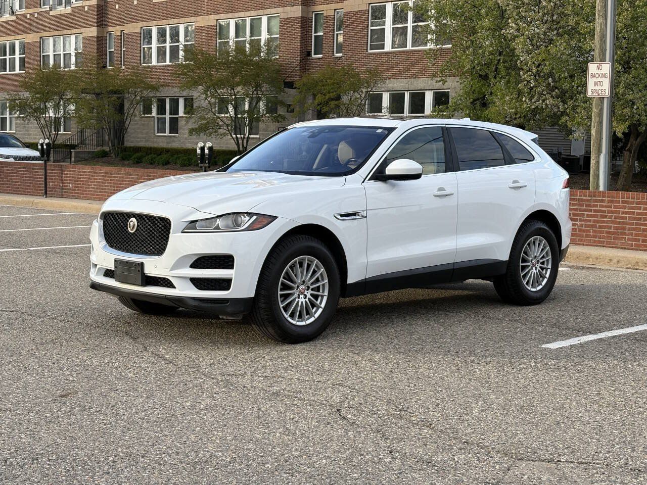 Used 2019 Jaguar F-PACE AWD/4WD image 3
