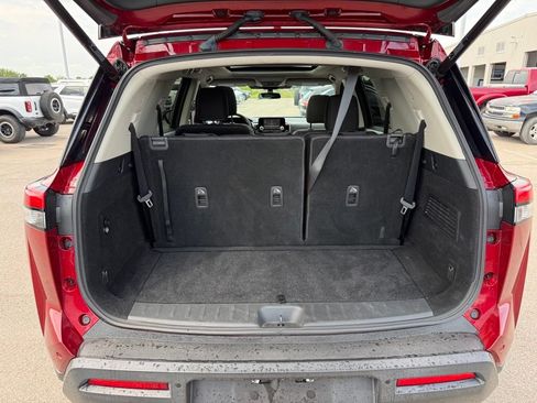 Used 2022 Nissan Pathfinder SV w/ SV Premium Package FWD image 20